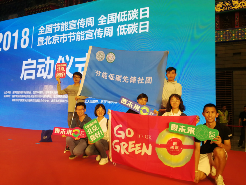 左一：姜伟杰、左三：鲍悠然、右二：陈可馨